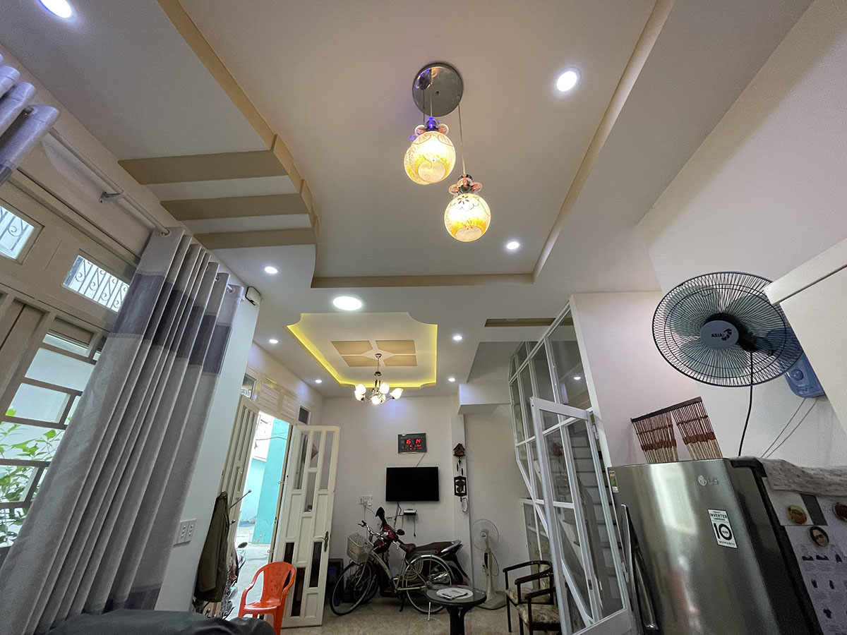 Bán nhà Nguyễn Văn Đậu, Quận Bình Thạnh nhà 3 lầu, đẹp lung linh, full nội thất hẻm cách đường 20m